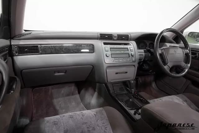 1998 Toyota Crown JDM car for sale — photo 9 of 10