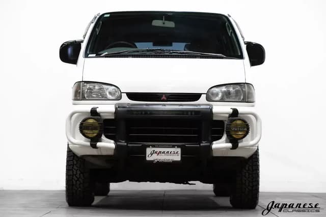 1994 Mitsubishi Delica JDM car for sale — photo 2 of 10