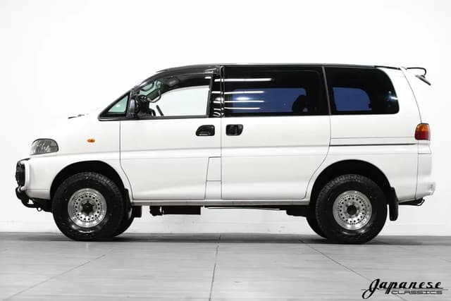 1994 Mitsubishi Delica JDM car for sale — photo 4 of 10