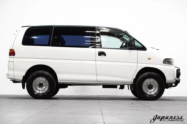 1994 Mitsubishi Delica JDM car for sale — photo 5 of 10