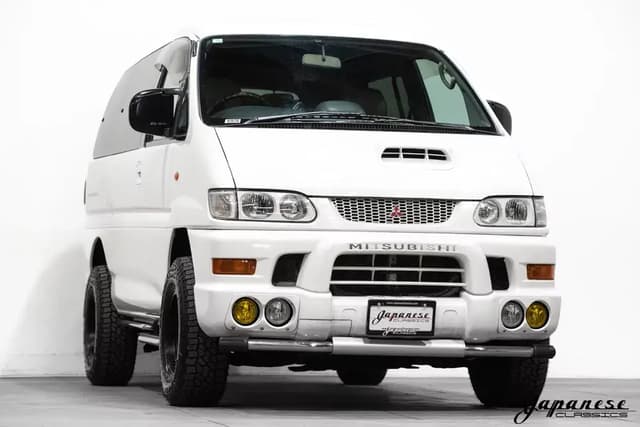 2000 Mitsubishi Delica JDM car for sale — photo 3 of 10