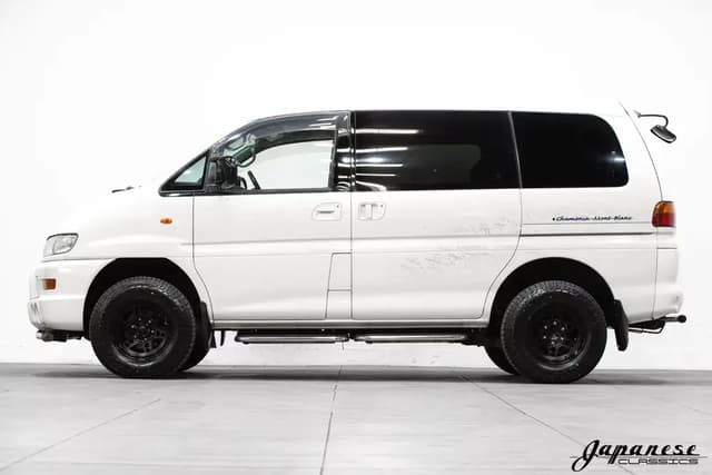 2000 Mitsubishi Delica JDM car for sale — photo 4 of 10