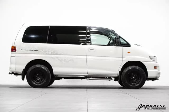 2000 Mitsubishi Delica JDM car for sale — photo 5 of 10