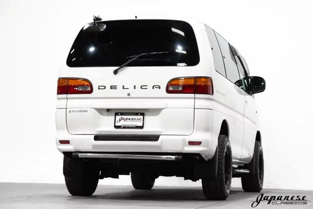 2000 Mitsubishi Delica JDM car for sale — photo 8 of 10