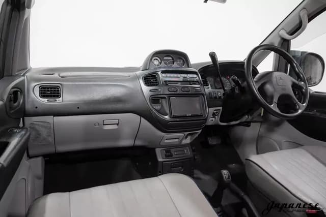 2000 Mitsubishi Delica JDM car for sale — photo 9 of 10