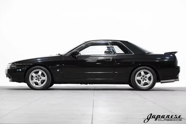 1989 Nissan Skyline JDM car for sale — photo 4 of 10