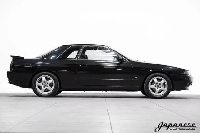 1989 Nissan Skyline JDM car for sale — photo 5 of 10