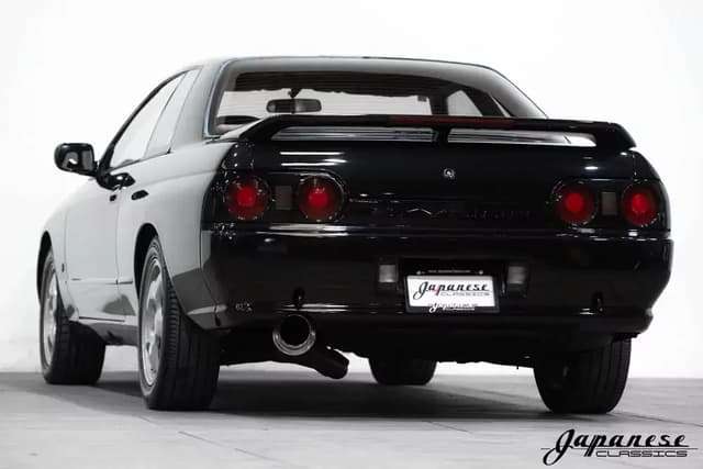 1989 Nissan Skyline JDM car for sale — photo 6 of 10