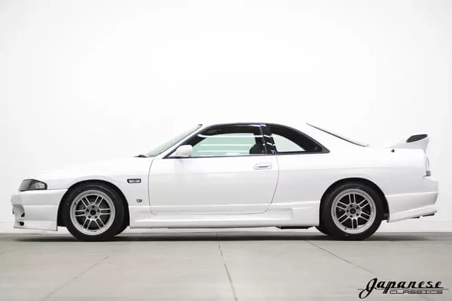 1996 Nissan Skyline JDM car for sale — photo 4 of 10