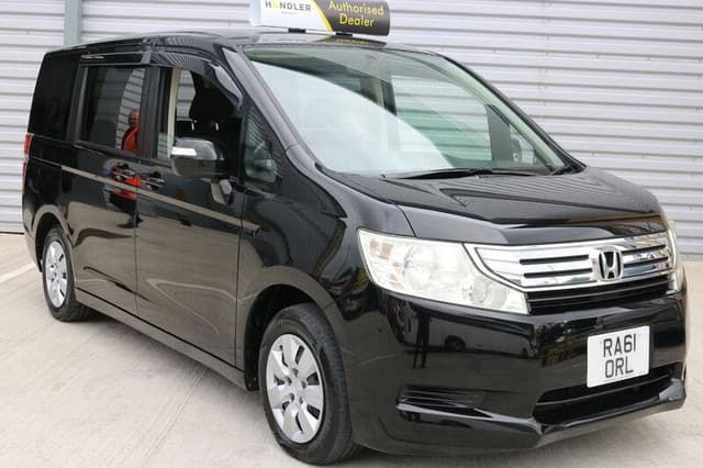 2011 Honda Stepwagon JDM car for sale — photo 3 of 10