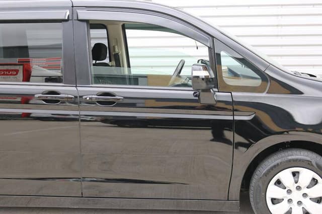 2011 Honda Stepwagon JDM car for sale — photo 6 of 10