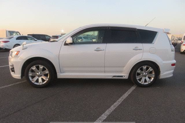 2010 Mitsubishi Outlander JDM car for sale — photo 3 of 10