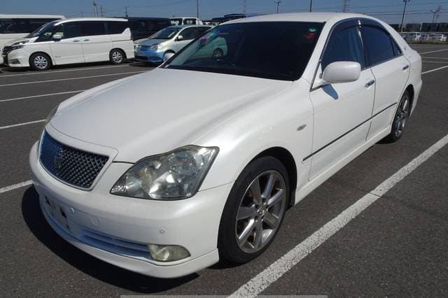 2004 Toyota Crown JDM car for sale — photo 2 of 10