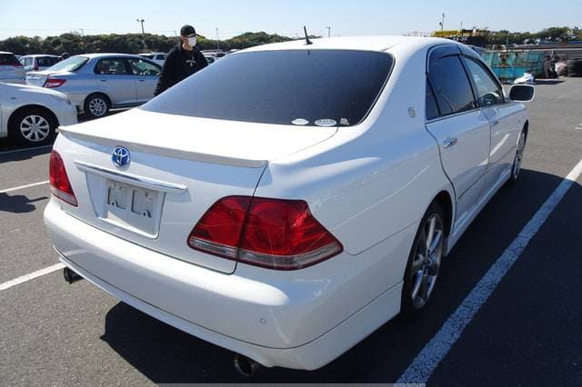 2004 Toyota Crown JDM car for sale — photo 6 of 10