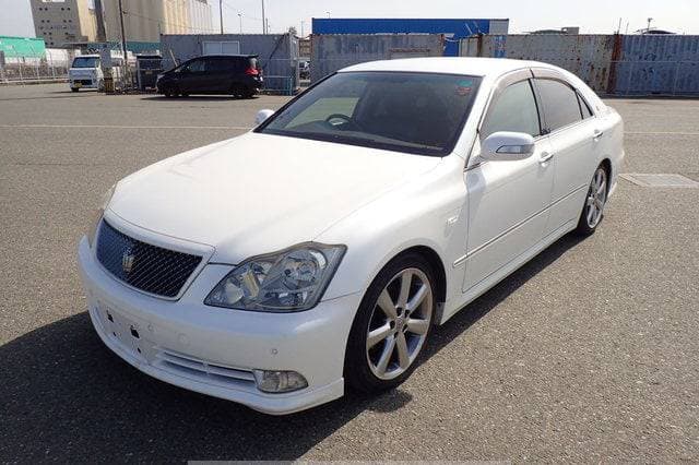 2005 Toyota Crown JDM car for sale — photo 2 of 10