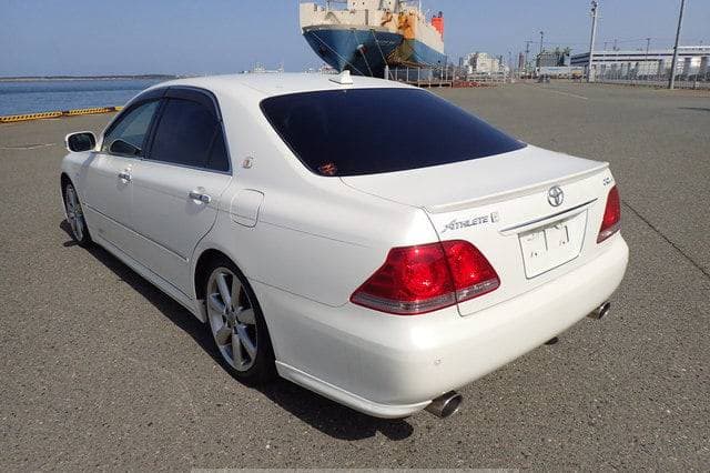 2005 Toyota Crown JDM car for sale — photo 4 of 10
