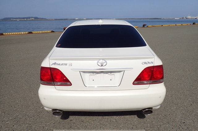 2005 Toyota Crown JDM car for sale — photo 5 of 10