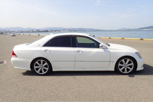 2005 Toyota Crown JDM car for sale — photo 7 of 10
