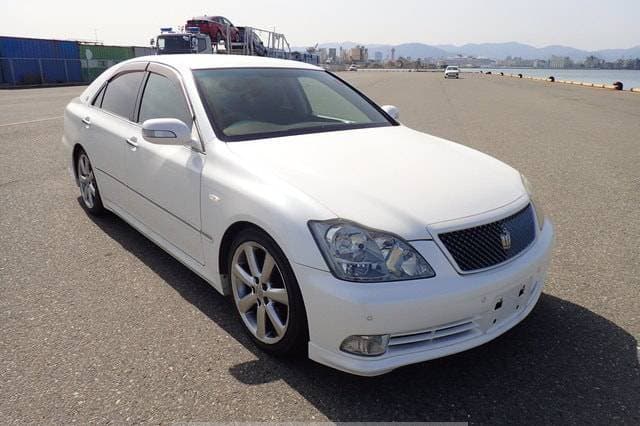 2005 Toyota Crown JDM car for sale — photo 8 of 10