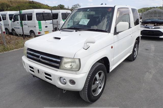 2006 Mitsubishi Pajero JDM car for sale — photo 2 of 10