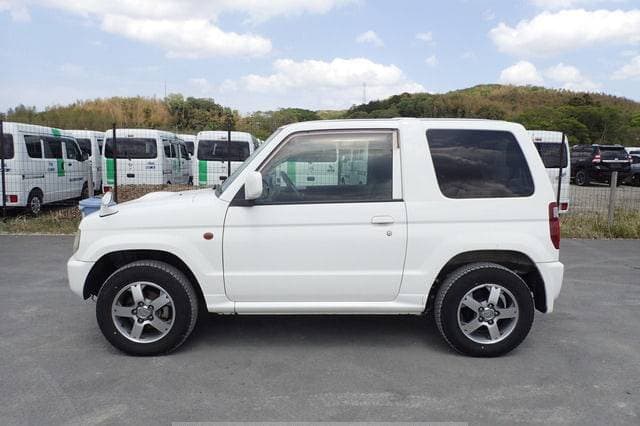 2006 Mitsubishi Pajero JDM car for sale — photo 3 of 10