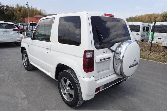 2006 Mitsubishi Pajero JDM car for sale — photo 4 of 10