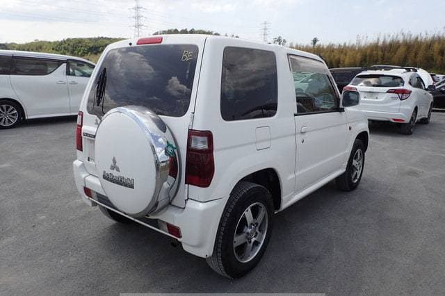 2006 Mitsubishi Pajero JDM car for sale — photo 6 of 10