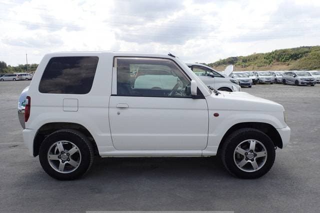 2006 Mitsubishi Pajero JDM car for sale — photo 7 of 10