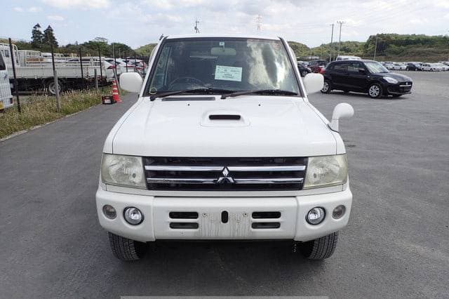 2006 Mitsubishi Pajero JDM car for sale — photo 9 of 10