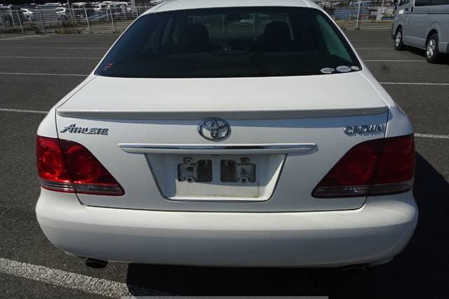 2005 Toyota Crown JDM car for sale — photo 5 of 10