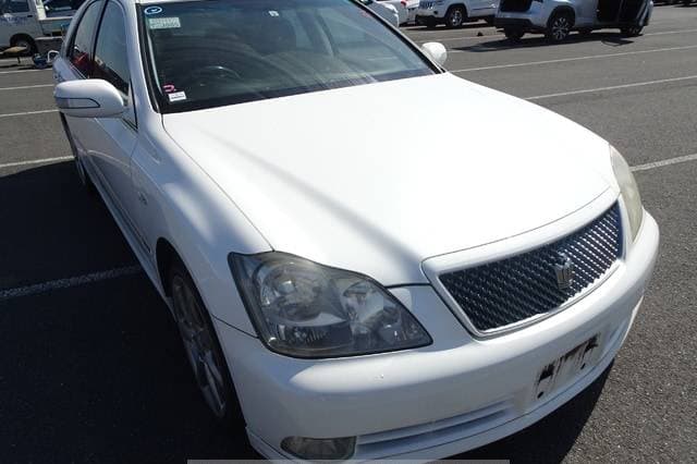 2005 Toyota Crown JDM car for sale — photo 8 of 10