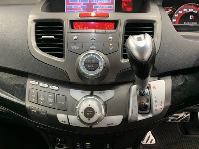 2005 Honda Odyssey JDM car for sale — photo 9 of 10