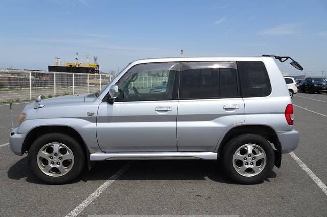 2006 Mitsubishi Pajero JDM car for sale — photo 3 of 10