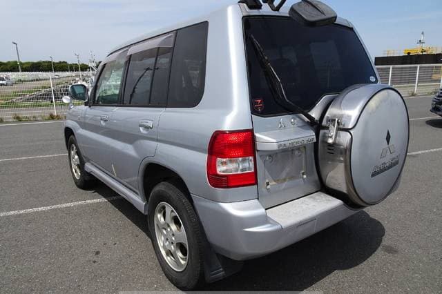 2006 Mitsubishi Pajero JDM car for sale — photo 4 of 10