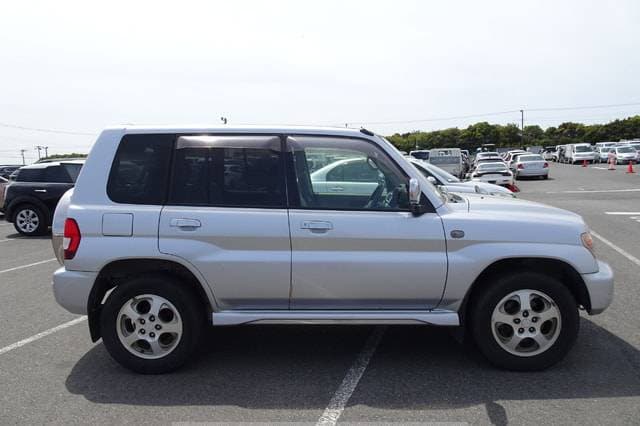 2006 Mitsubishi Pajero JDM car for sale — photo 7 of 10
