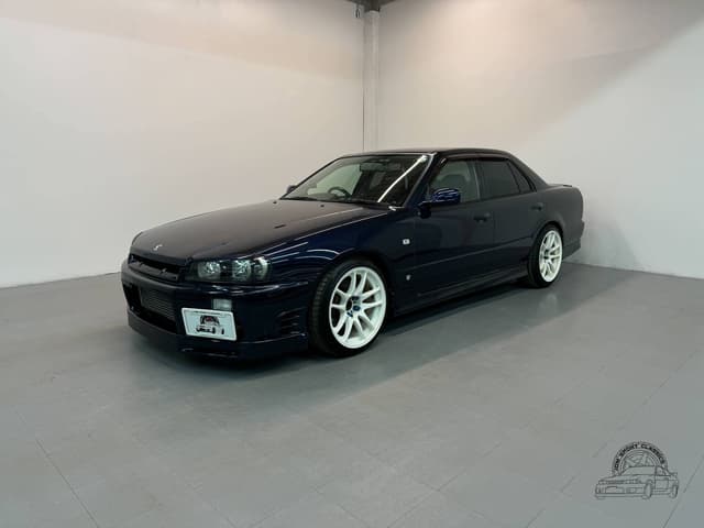 Nissan Skyline JDM car for sale — photo 2 of 10