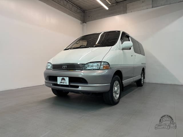 Toyota Granvia JDM car for sale — photo 3 of 10