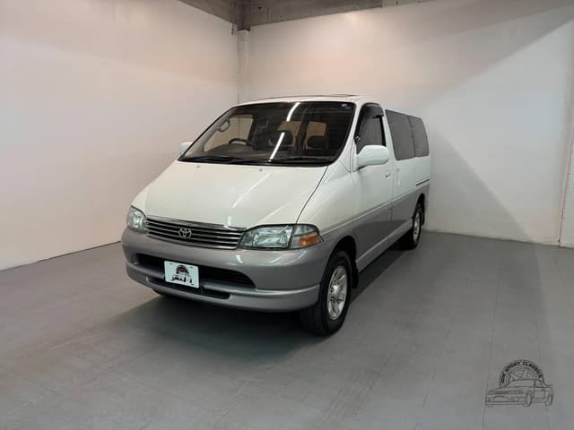 Toyota Granvia JDM car for sale — photo 4 of 10