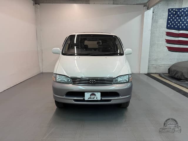 Toyota Granvia JDM car for sale — photo 5 of 10