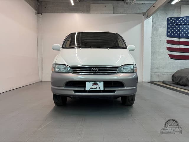 Toyota Granvia JDM car for sale — photo 6 of 10