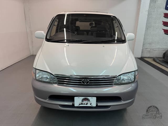 Toyota Granvia JDM car for sale — photo 7 of 10