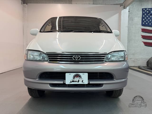 Toyota Granvia JDM car for sale — photo 8 of 10