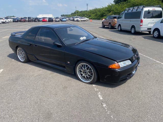 Nissan Skyline JDM car for sale — photo 2 of 10