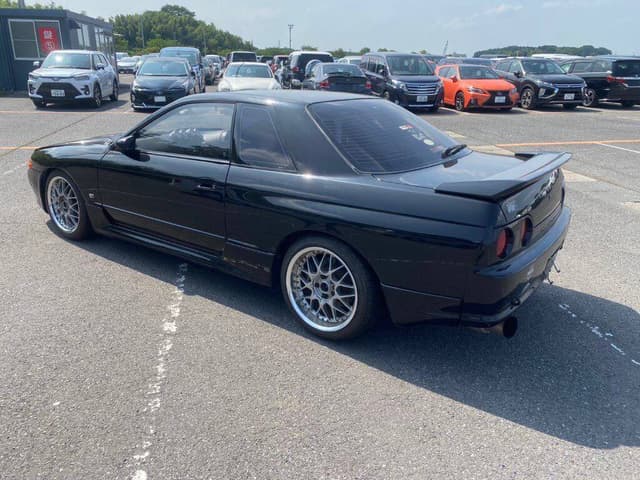 Nissan Skyline JDM car for sale — photo 4 of 10