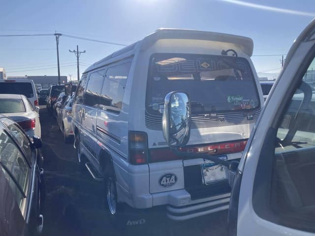 Mitsubishi Delica JDM car for sale — photo 3 of 10
