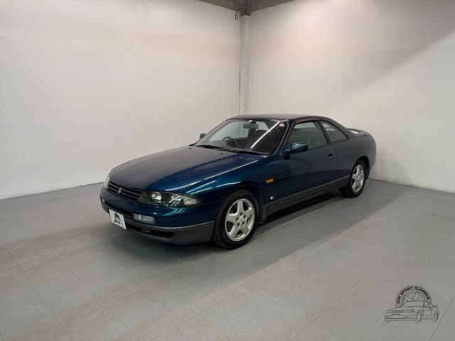 Nissan Skyline JDM car for sale — photo 2 of 10
