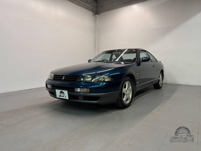 Nissan Skyline JDM car for sale — photo 3 of 10