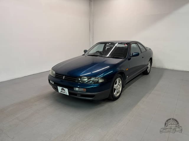 Nissan Skyline JDM car for sale — photo 4 of 10