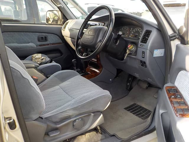 Toyota Hilux Surf JDM car for sale — photo 4 of 7