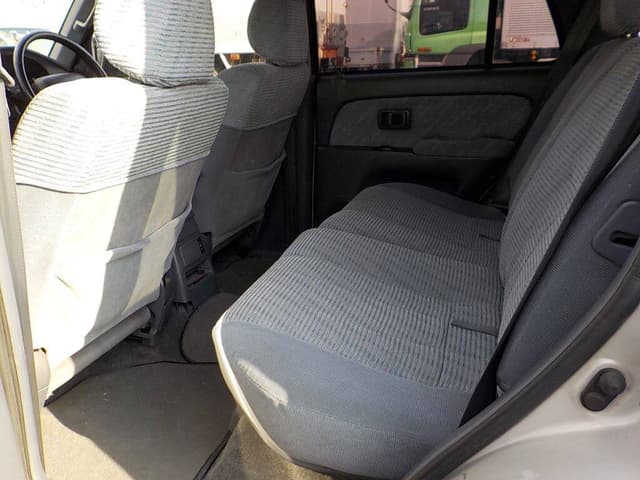 Toyota Hilux Surf JDM car for sale — photo 5 of 7